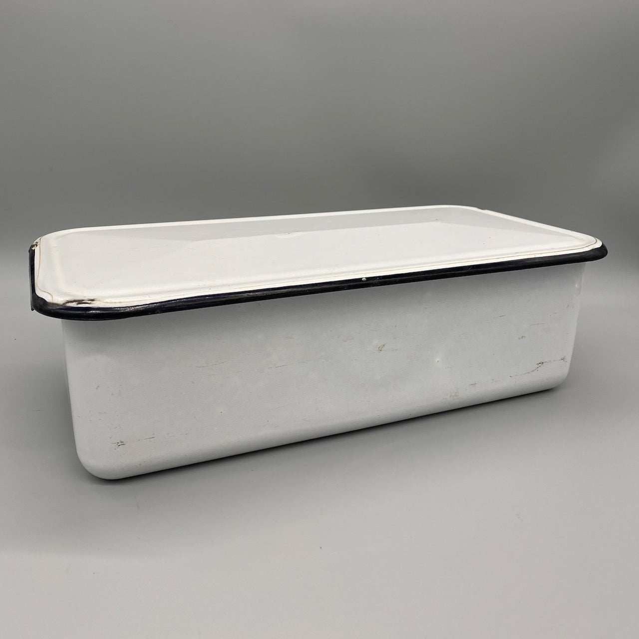 White Enamel Pan with Lid