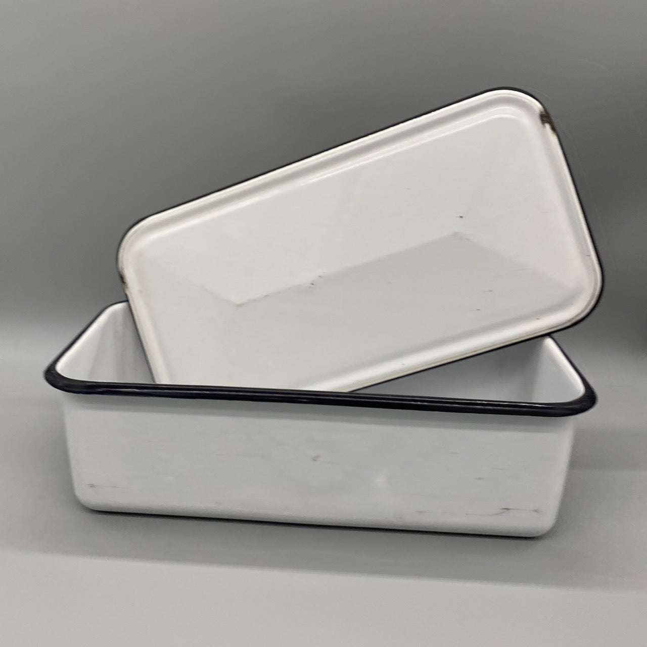 White Enamel Pan with Lid