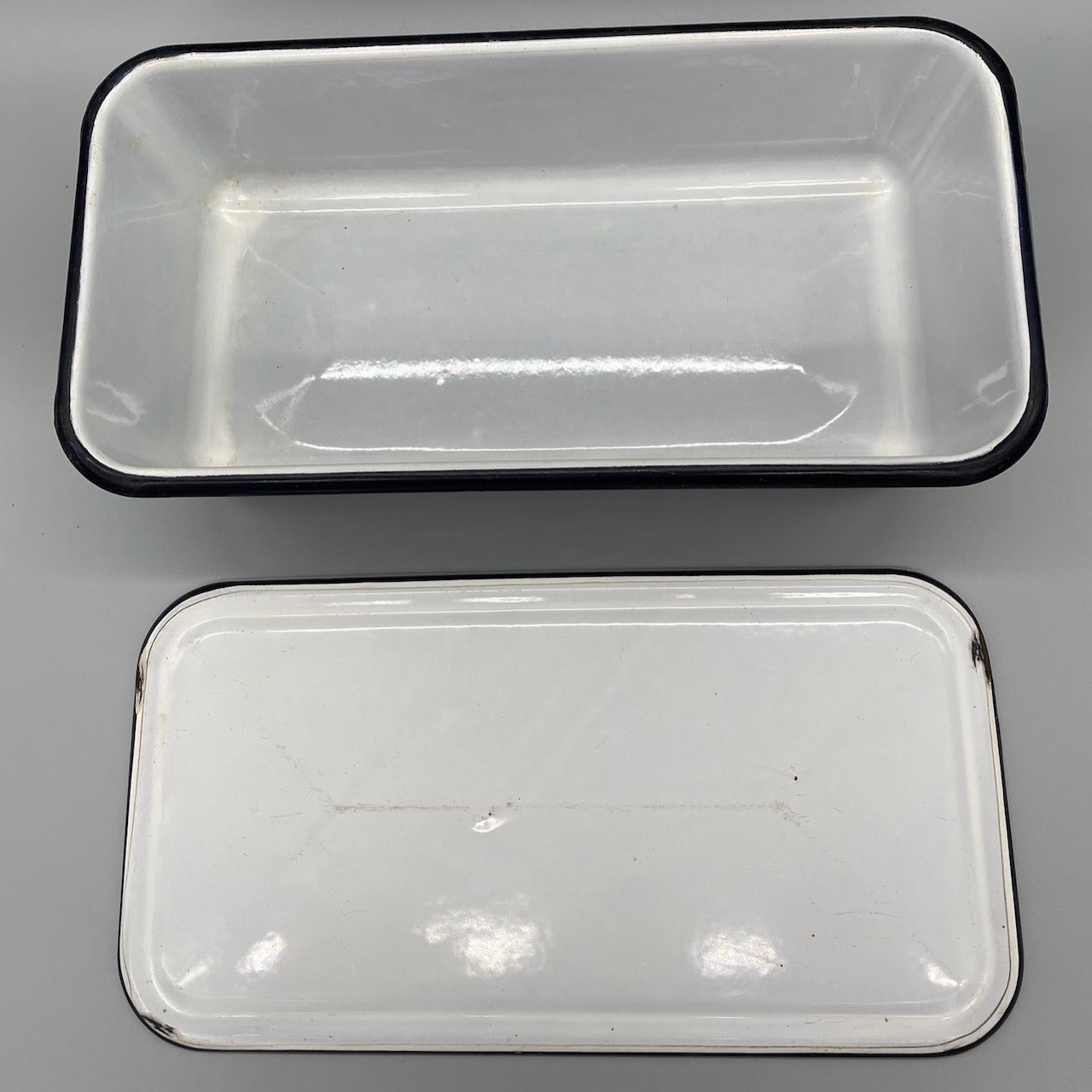 White Enamel Pan with Lid