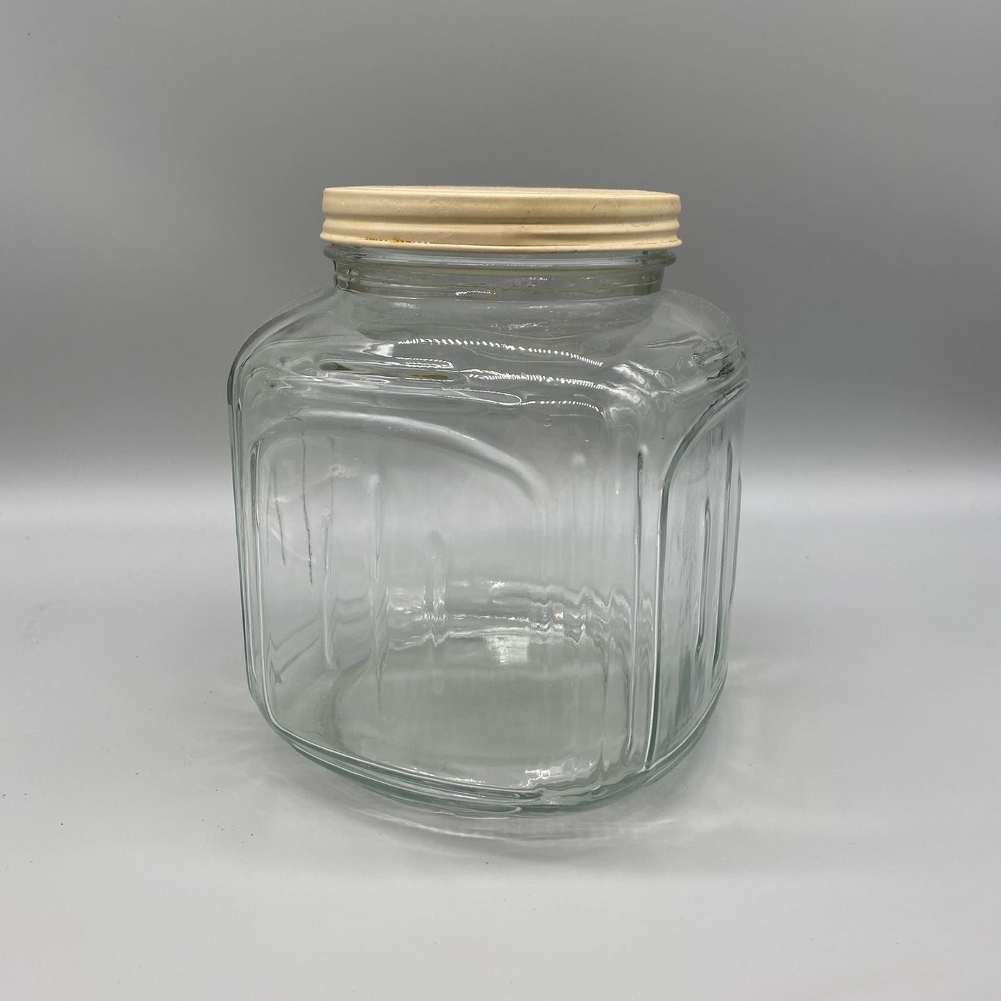 Jar with Crème Color Lid